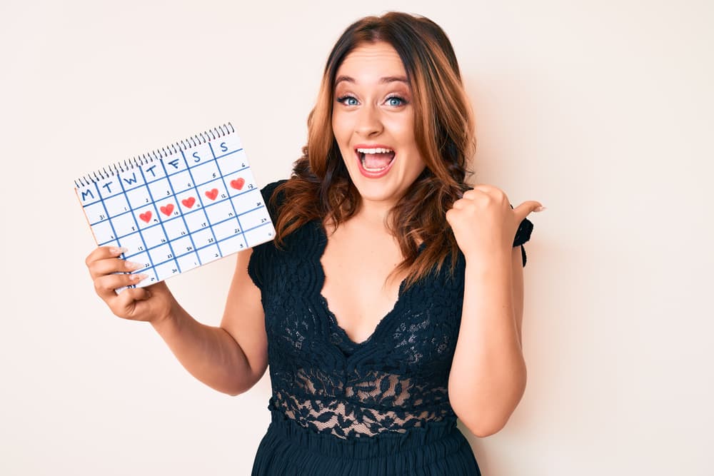 A lady holding her ovulation calendar in her hand
